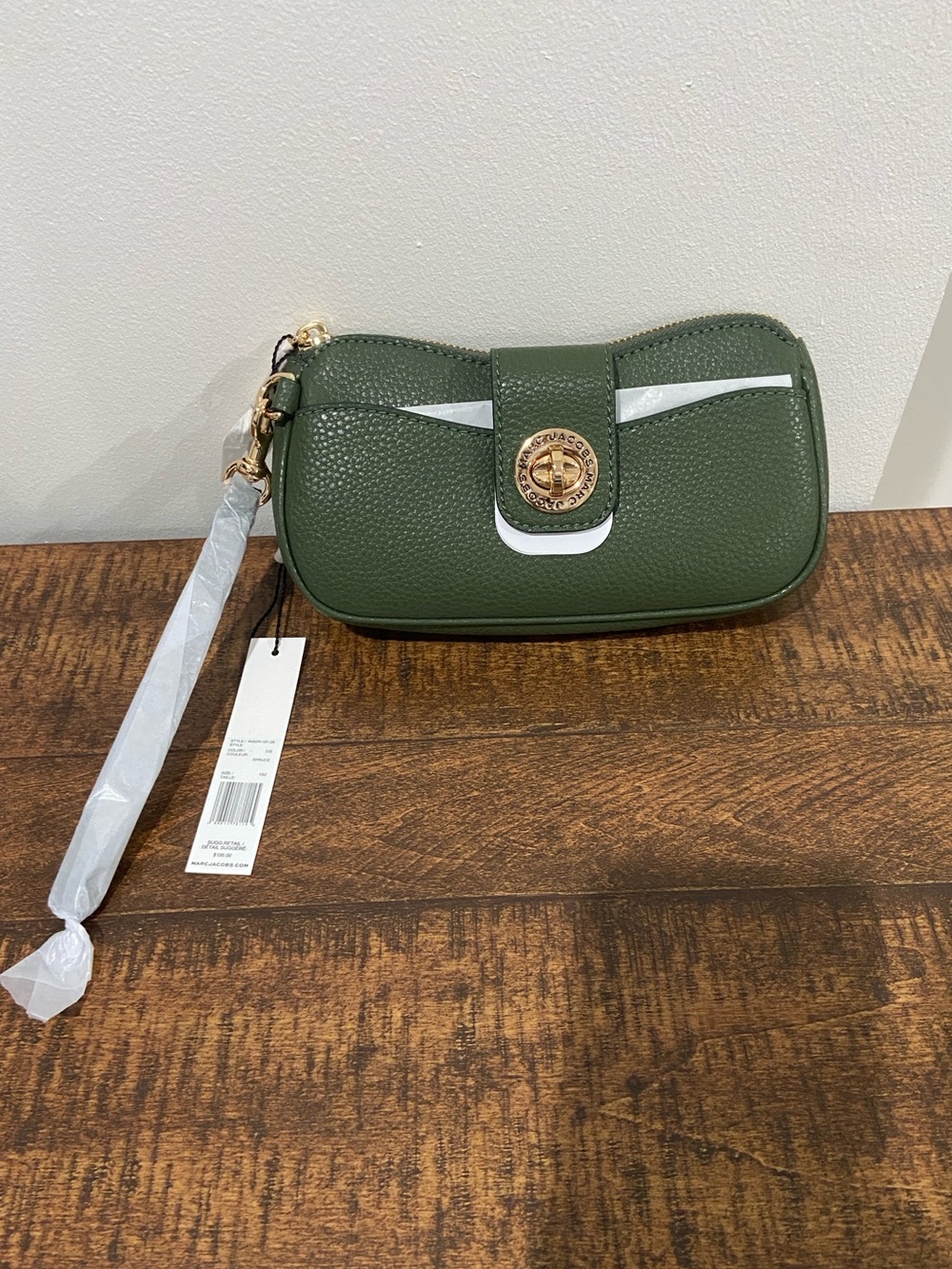 Marc Jacobs Signet Turnlock Wristlet in the color Spruce Green
